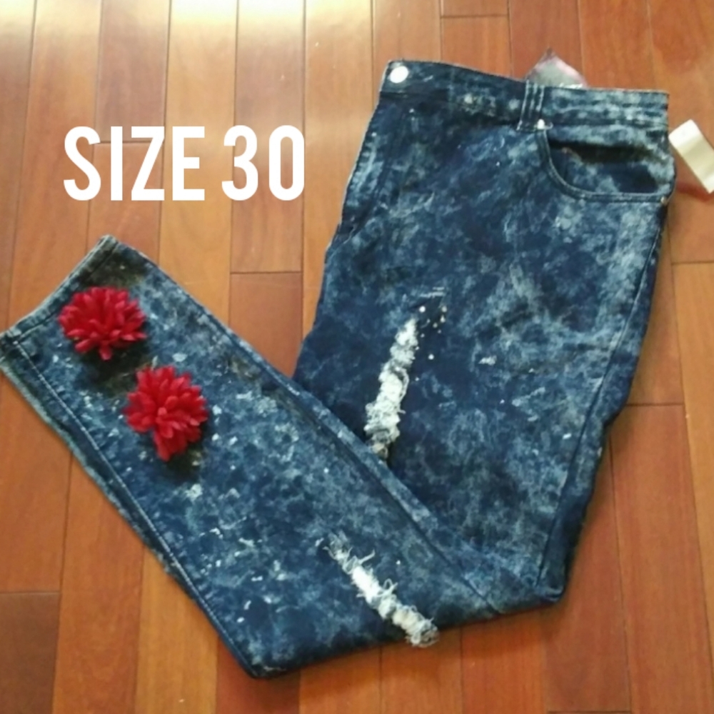 Lucky Diamond | PLUS/NWT Distressed Jeans